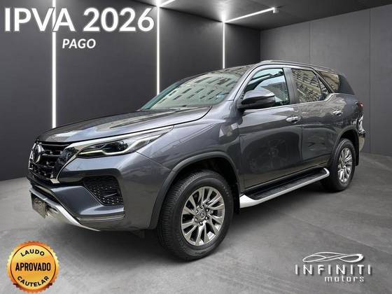 TOYOTA HILUX SW4 2.8 D-4D TURBO DIESEL SRX 7L 4X4 AUTOMÁTICO
